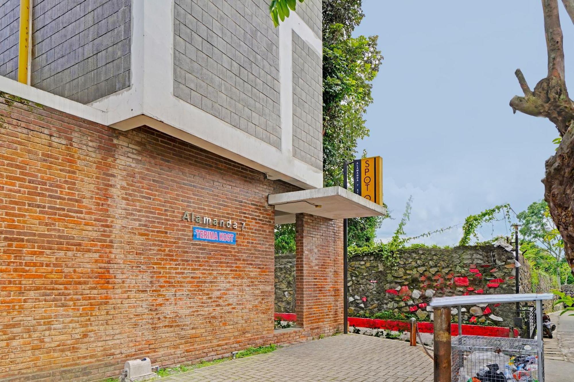 Super Oyo 2190 Alamanda 7 Syariah Bandung Ngoại thất bức ảnh
